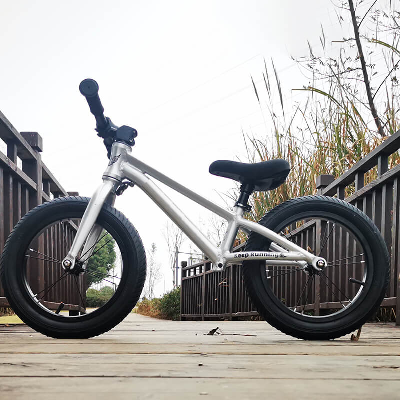 Children ride balance bikes, racing bikes, scooters K12 K14